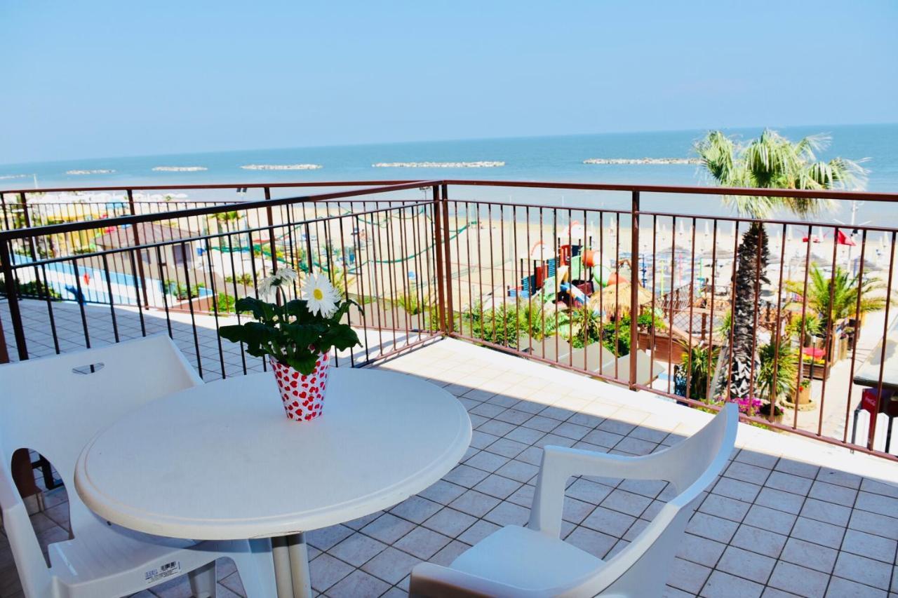 Hotel Astoria Pesaro Esterno foto