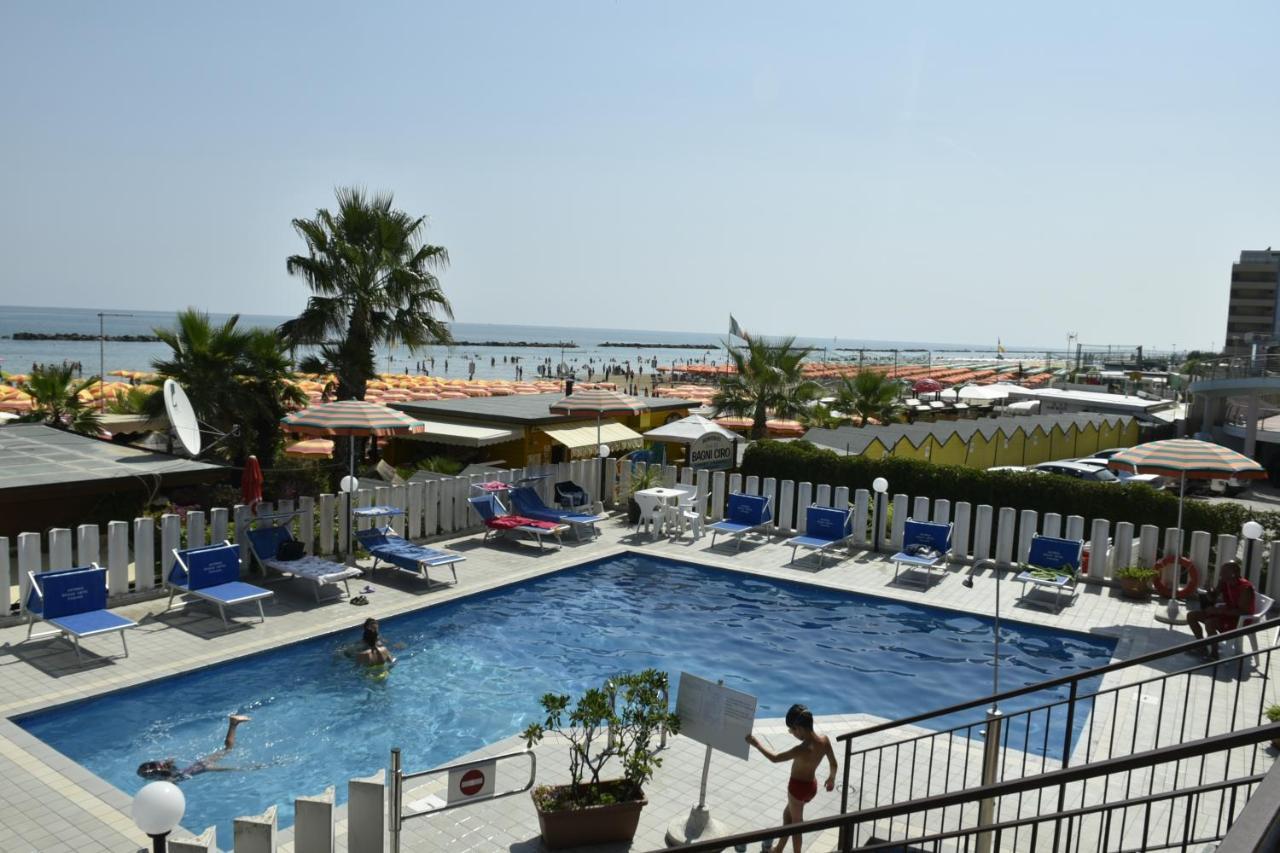 Hotel Astoria Pesaro Esterno foto