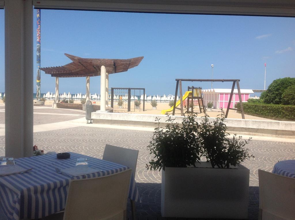 Hotel Astoria Pesaro Esterno foto