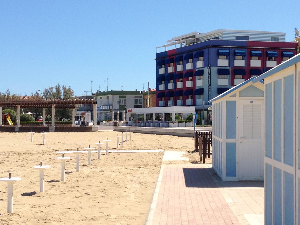 Hotel Astoria Pesaro Esterno foto