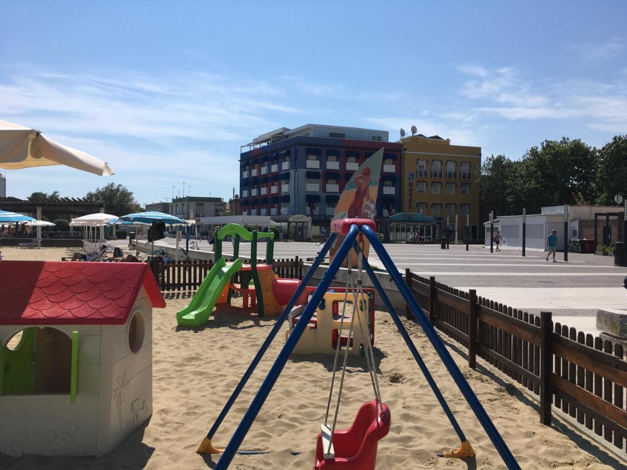 Hotel Astoria Pesaro Esterno foto