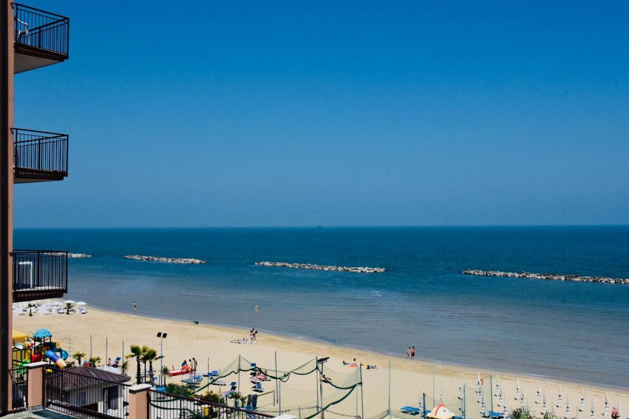 Hotel Astoria Pesaro Esterno foto