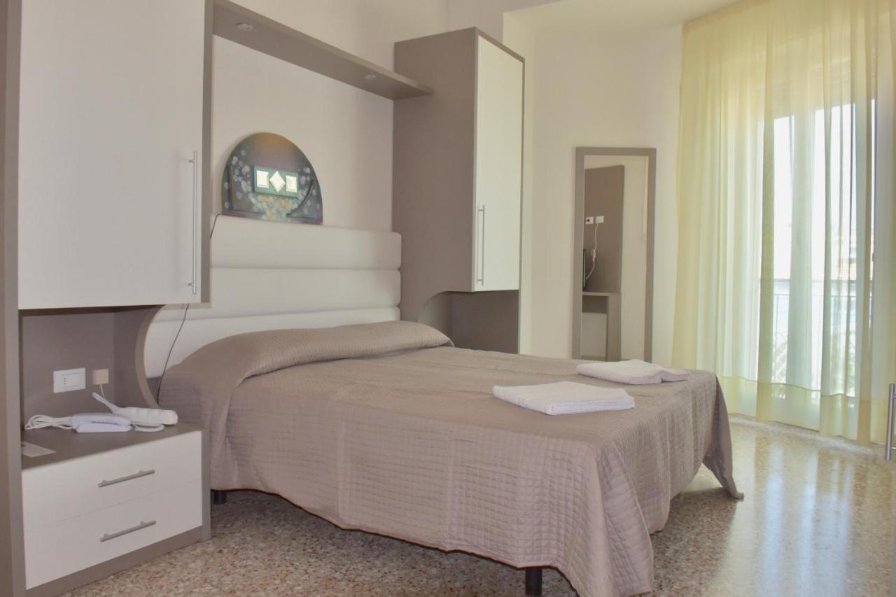 Hotel Astoria Pesaro Esterno foto