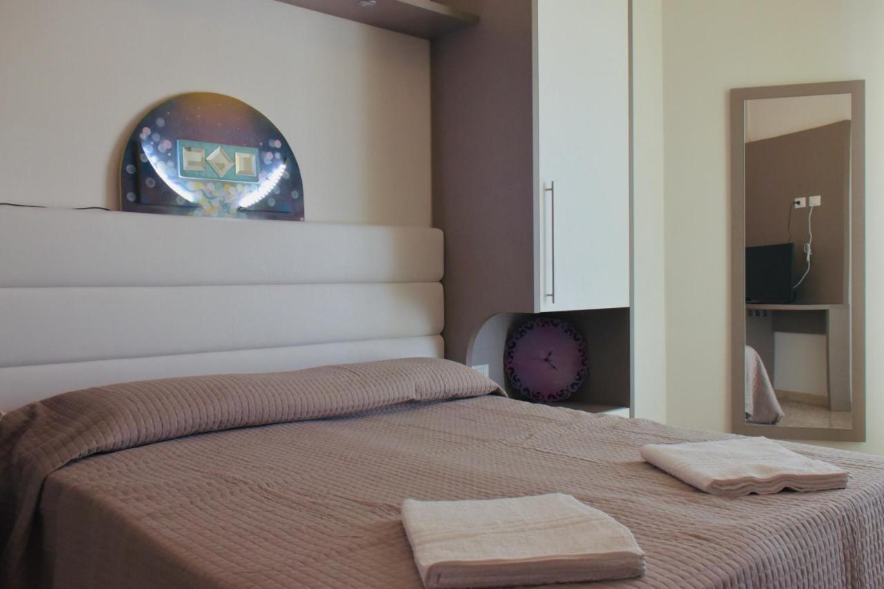 Hotel Astoria Pesaro Esterno foto