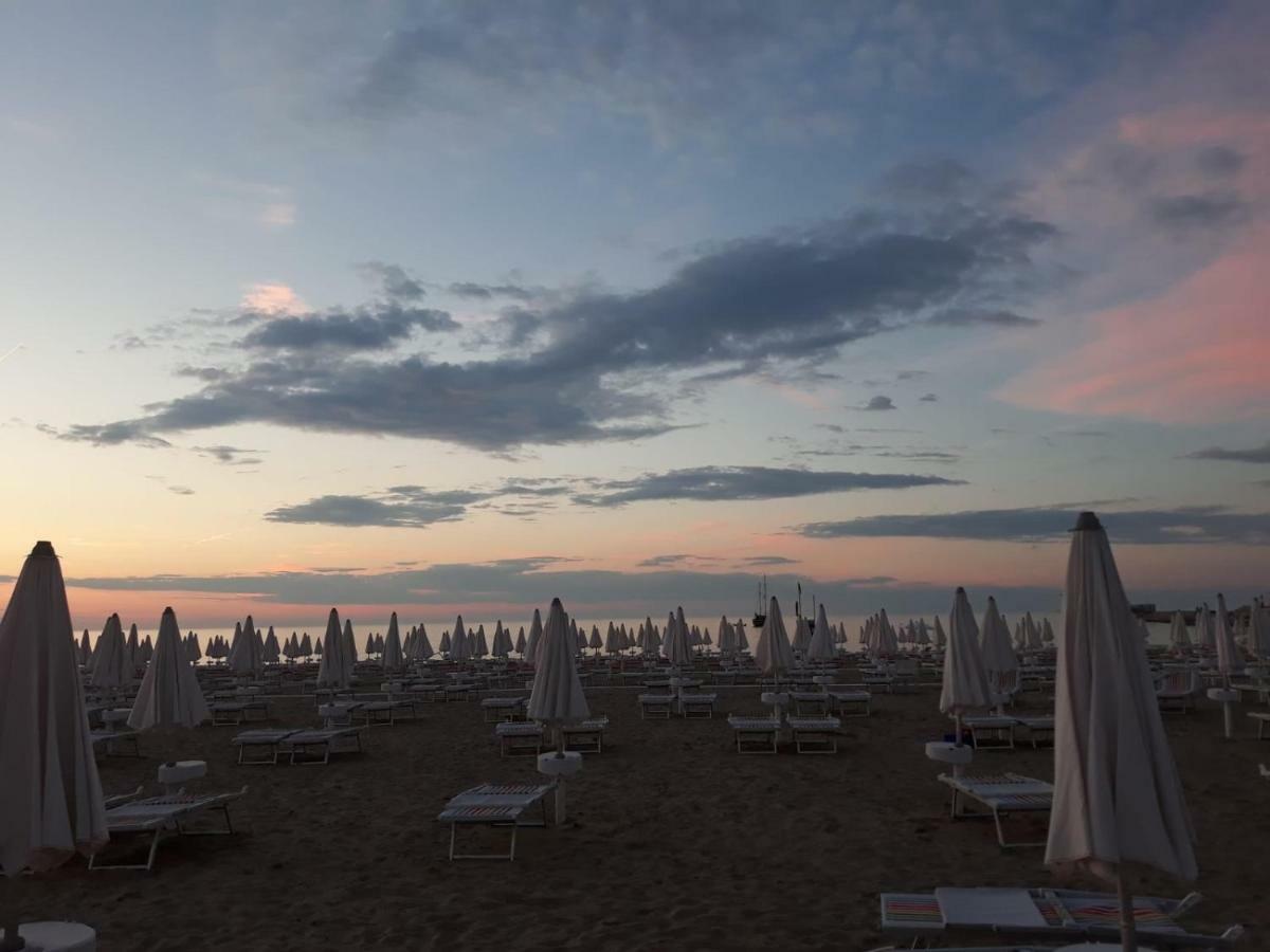 Hotel Astoria Pesaro Esterno foto